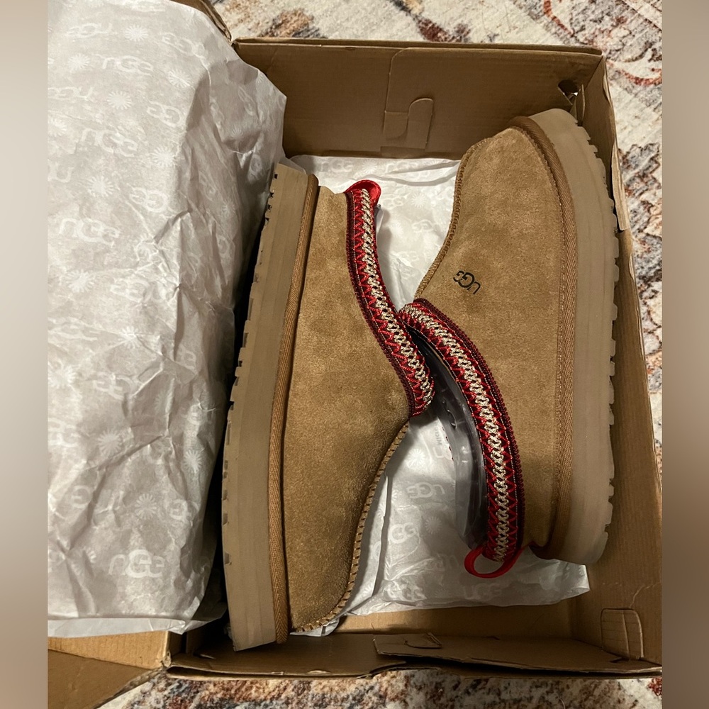 UGG kids TAZZ Slippers size 5
